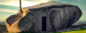 Дом — камень в Португалии